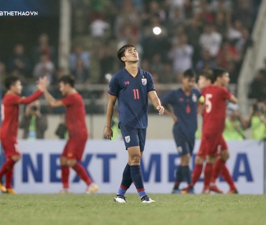 Bóng đá Thái Lan đã chấp nhận mất vị trí số 1 Đông Nam Á vào tay Việt Nam?  