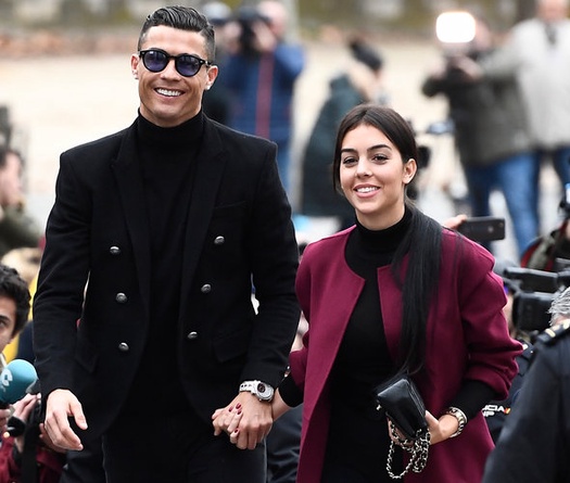 Bạn gái nghẹn ngào kể lại khoảnh khắc định mệnh trong lần gặp gỡ đầu tiên với Ronaldo