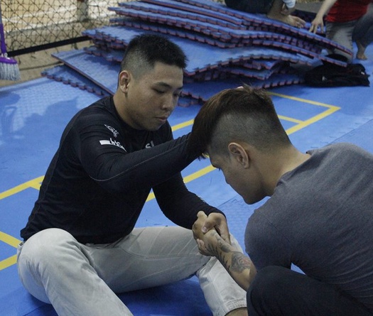 Xem thần tượng "ăn hành" đưa Vòng Phú đến Ju-Jitsu