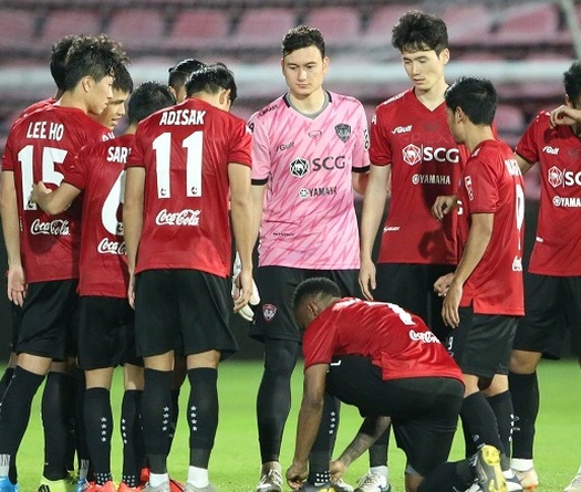 Kết quả Nakhon Ratchasima vs Muang Thong (3-1): Văn Lâm không gánh nổi tạ