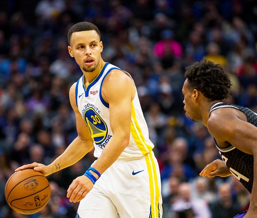 Stephen Curry ném 3 thì kinh đấy, nhưng dằn bóng thì chẳng ai đánh giá cao: Chuyện lạ có thật ở NBA