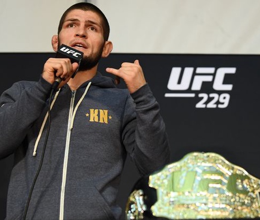 Khabib: "Khi Tổng thống Putin gọi, chúng tôi đang bị cảnh sát bao vây"