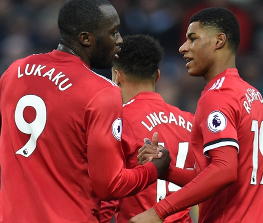 CĐV MU chọn ai giữa Rashford và Lukaku cho hàng công trận gặp Barca?