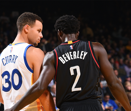 Chấp Patrick Beverley trash talk, Stephen Curry chẳng thèm đoái hoài