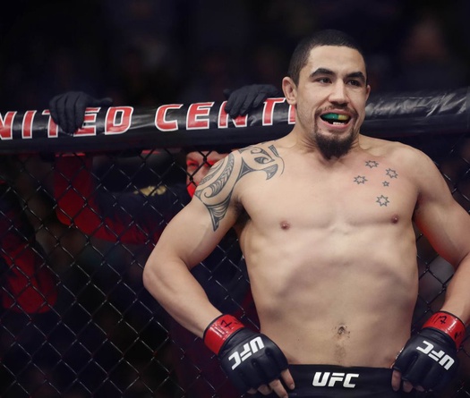 Robert Whittaker nhìn thấy kẽ hở trong lối chơi của Israel Adesanya trong trận đấu với Kelvin Gastelum