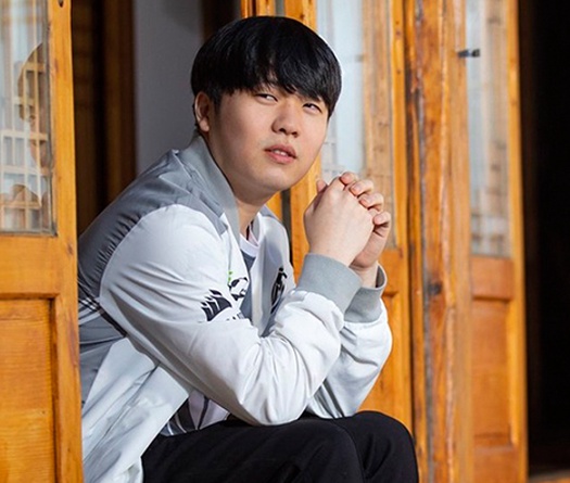 Rookie IG: "SKT không còn là 'đội của Faker'. Bây giờ họ mạnh như một tập thể."