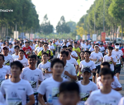 Chùm ảnh: "Dòng lũ" ở Mekong Delta Marathon 2019