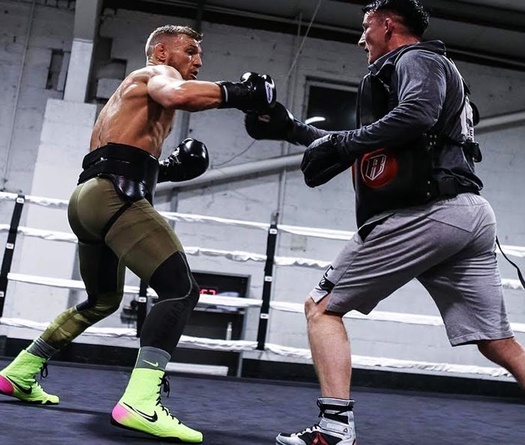 "Tình tay ba" Conor McGregor, Floyd Mayweather và Amir Khan