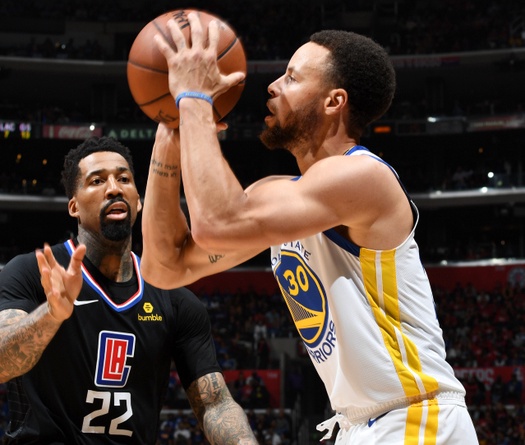 Harden gọi, Curry trả lời, siêu sao "tắt điện" nhưng đội vẫn thắng như một trò đùa