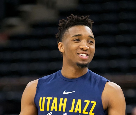 Phát hiện Donovan Mitchell ra tay nghĩa hiệp ngay trước trận đấu bùng nổ: Anh hùng của Utah là đây chứ đâu