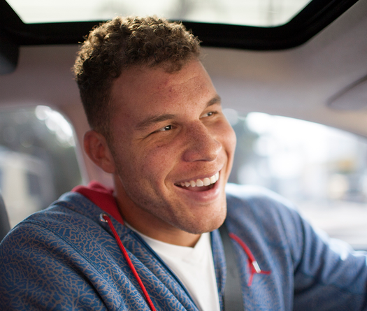 Sau trận đấu anh hùng, Blake Griffin tiếp tục làm fan Detroit Pistons xiêu lòng với nghĩa cử đẹp trong phòng họp báo