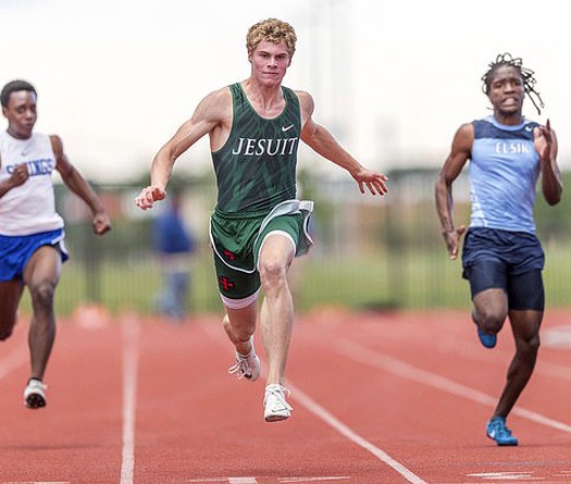 Chàng sinh viên 18 tuổi ‘Tia chớp trắng’ chạy 100m gần nhanh bằng Usain Bolt