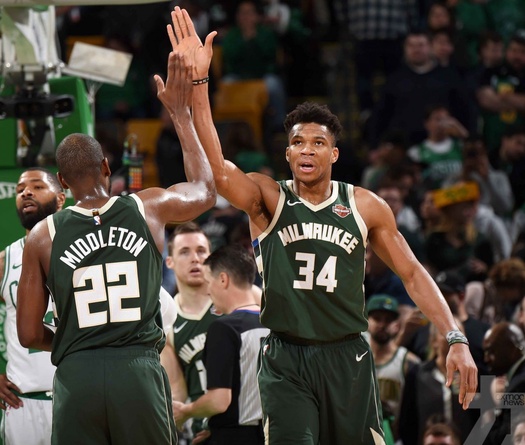 Đáp trả Paul Pierce, Antetokounmpo đưa Bucks vào chung kết miền sau 18 năm vắng bóng