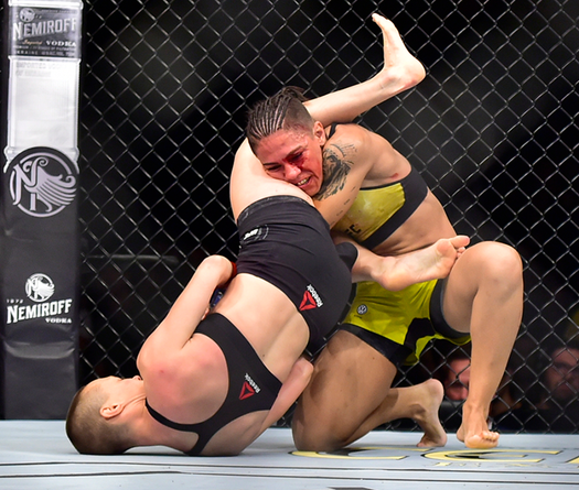 Cú slam cắm cổ của nhà tân vô địch Jessica Andrade liệu có phạm luật?