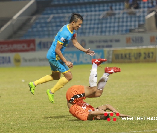 Hà Đức Chinh liên tục bị "ăn đòn" từ một cái tên của Khánh Hòa