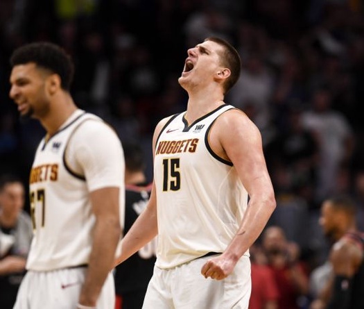 Thua Game 7, "bé bự" Nikola Jokic vẫn thể hiện tư cách lãnh đạo qua câu nói với đồng đội trong phòng thay đồ