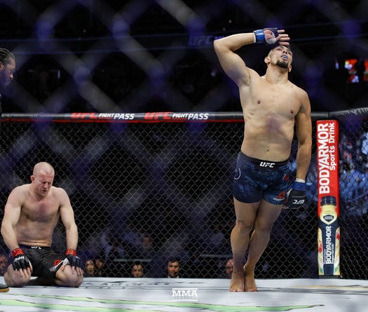 Ở hạng 12, Johnny Walker đã đòi 'đập' Jon Jones