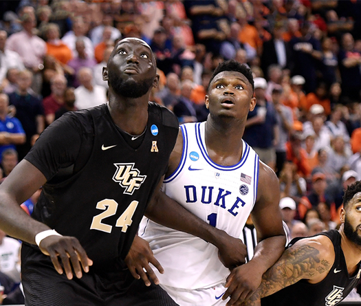 Đứng trên mặt đất nhưng tay vẫn chạm vành, "người ngoài hành tinh" Tacko Fall phá vỡ mọi kỷ lục tại NBA Draft Combine