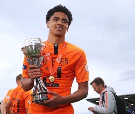 Liverpool có thể đã tìm thấy De Ligt của riêng mình để chơi cùng Van Dijk