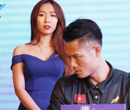Nguyễn Văn Hùng chính thức khoác áo Danang Dragons nhưng vì sao Thang Long Warriors hưởng lợi?