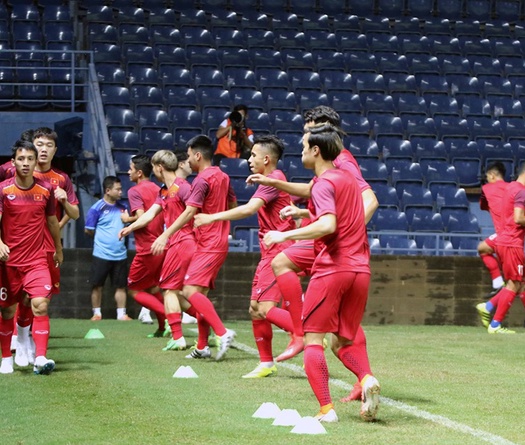 Chùm ảnh: ĐT Việt Nam làm quen mặt sân tại King's Cup 2019