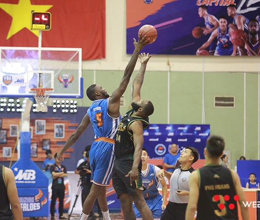 Chưa tìm được lời giải ngoại binh Hanoi Buffaloes tiếp tục gặp khó trong cuộc đối đầu với Danang Dragons