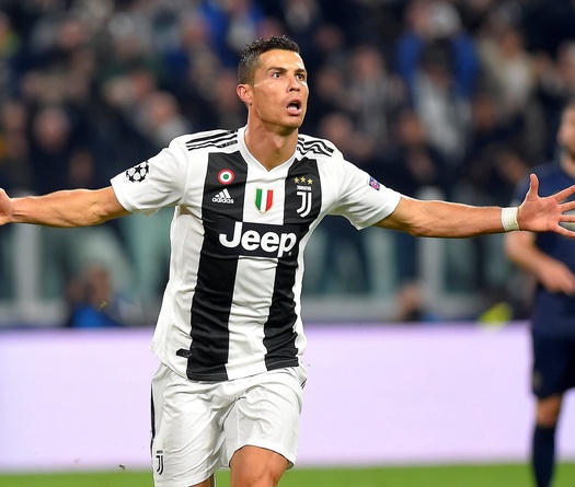 Ronaldo giật giải "Bàn thắng đẹp nhất Champions League” nhờ siêu phẩm xé lưới MU