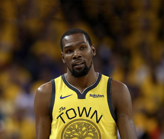 Thấy Kevin Durant dính chấn thương, Golden State Warriors dự định trả ơn bằng "món quà" chưa từng thấy trong lịch sử