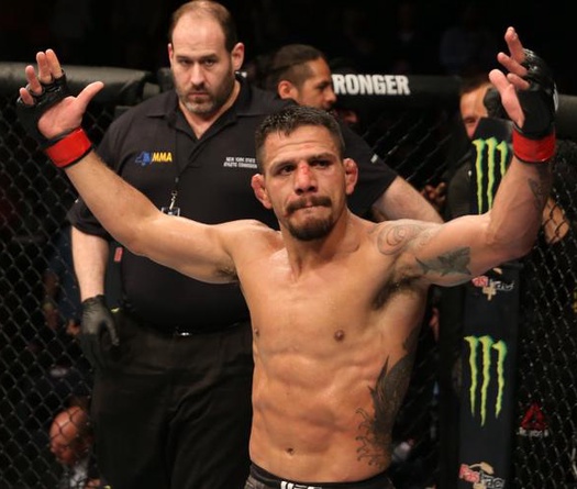 Rafael dos Anjos quay trở lại thi đấu trong tháng 7