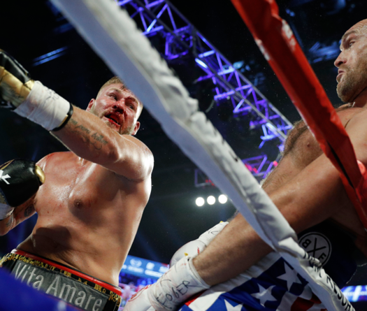 Tyson Fury đã tái hiện lại pha tránh đòn đặc trưng của Muhammad Ali