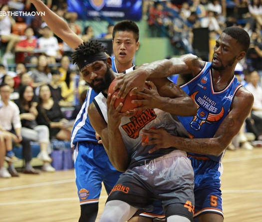 Chính thức: Hanoi Buffaloes chia tay ngoại binh Jameel McKay, Mike Bell là người thay thế