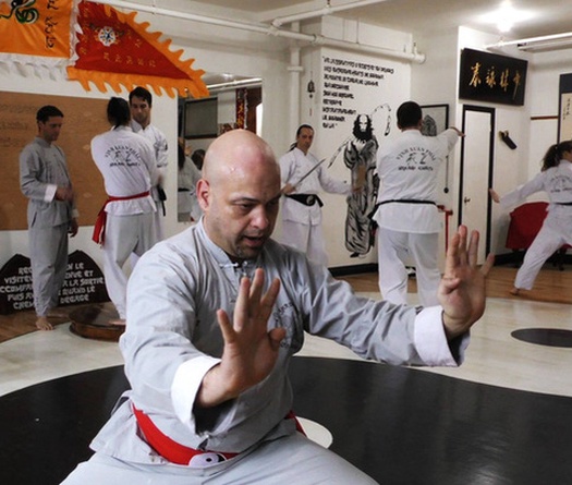 Flores vs. Huy Tùng: Cuộc gặp kiểu... tập kích?