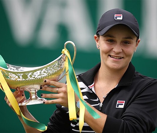 Barty lật đổ nữ hoàng Osaka