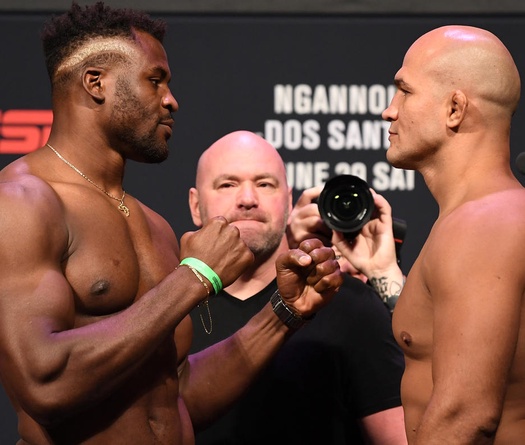 Cộng đồng mạng nói gì về chiến thắng TKO của “Kẻ hủy diệt” Francis Ngannou trước Junior Dos Santos