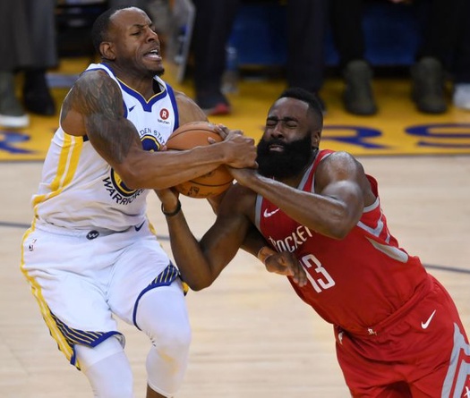 Houston Rockets và Los Angeles Lakers tranh giành Andre Iguodala