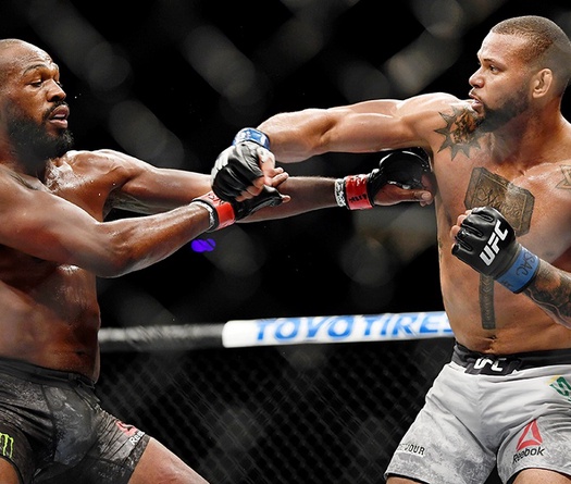 Jon Jones: 'Tôi cần chọn cách đánh thông minh bởi Santos thực sự rất mạnh’