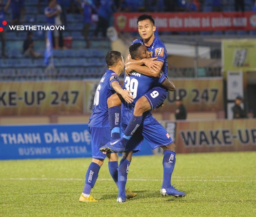 Hà Minh Tuấn đánh gót lỗi, Samson ghi bàn và lời mời chào với thầy Park