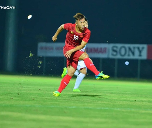 Cầu thủ mang số áo của Quang Hải nói gì khi ghi bàn cho U22 Việt Nam?