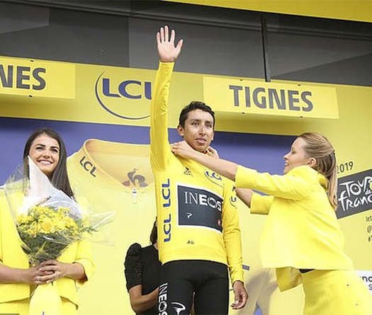Chặng 19 Vòng đua nước Pháp: Mưa đá và đất lở giúp Egan Bernal đoạt áo vàng
