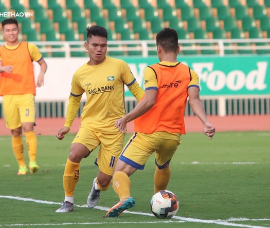 Mới trở lại, Xuân Mạnh tiếp tục dính chấn thương