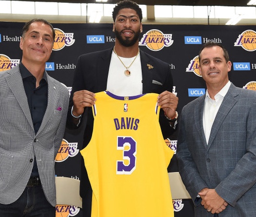 Anthony Davis chọn số áo mới ở LA Lakers nhờ NBA 2K