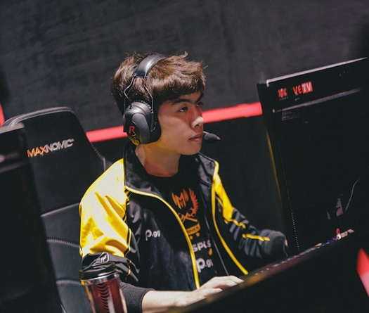 Thắng thuyết phục Team Flash, GAM chính thức dẫn đầu vòng bảng VCS