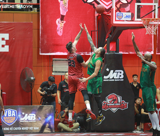 Ghi 35 điểm, Zach Allmon vẫn không giúp Thang Long Warriors có được chiến thắng