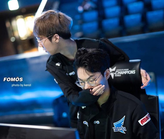 Lội ngược dòng trước Hanwha Life, Afreeca Freecs đặt một chân vào playoff