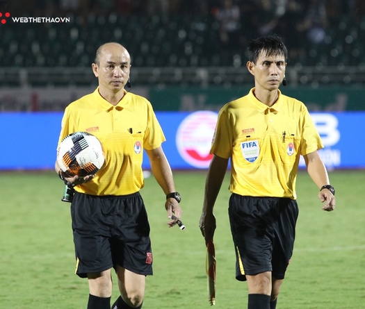 Liên tiếp mắc sai lầm nghiêm trọng, trọng tài V.League nhận “án phạt” nặng
