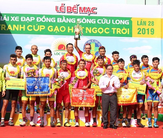 Giải xe đạp ĐBSCL: Tay đua ngoại giành cú đúp, VUS TP.HCM vô địch đồng đội