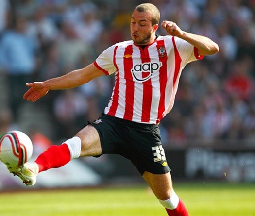 Sint-Truiden mua đồng đội cũ của Luke Shaw để cạnh tranh với Công Phượng