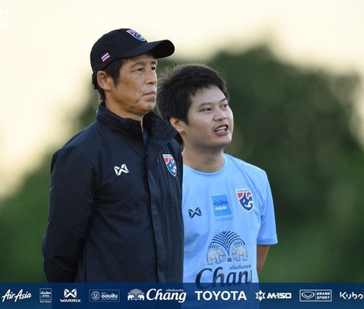 Vì sao HLV Nishino nhận được sự tin tưởng tuyệt đối từ tuyển thủ Thái Lan?