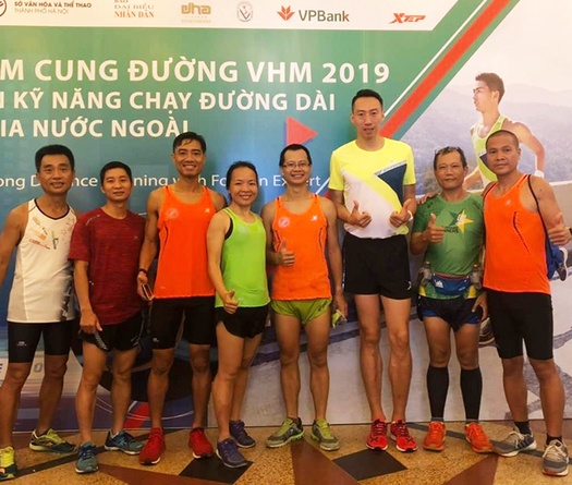 Chuyên gia ngoại cao trên 2m huấn luyện chạy đường dài tại VPBank Hanoi Marathon
