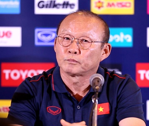 Họp báo Thái Lan vs Việt Nam: HLV Park Hang-seo e ngại Chanathip